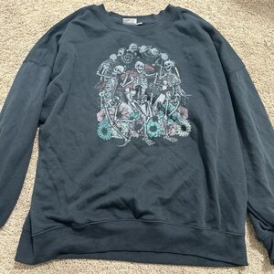 Grey crewneck sweatshirt with skeleton and flower design medium pre owned